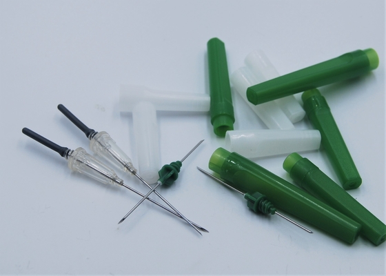 Multi ago della raccolta del sangue del campione con il ritorno di fiamma 21G 22G